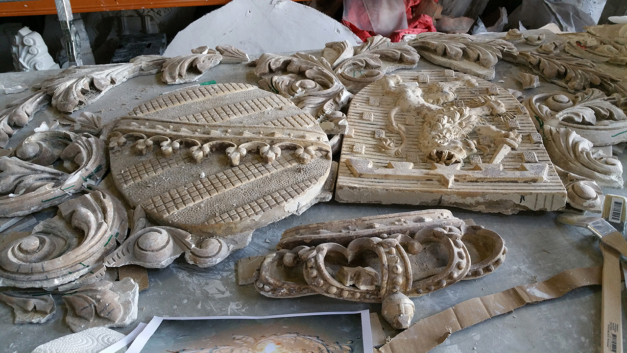 restauratie plafondornamenten Rijksmonument uit 1873. Rode Kruis ziekenhuis te Utrecht. Geschonken door prinses Amalia van Saksen-Weimar