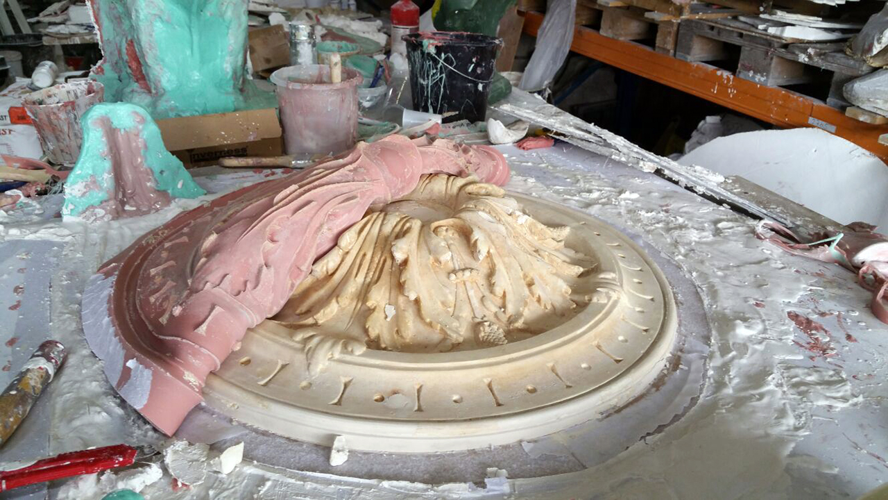 Restauratie plafondornament te Herwijenen